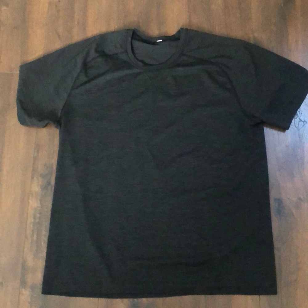 Lululemon men’s t-shirt size XXL.